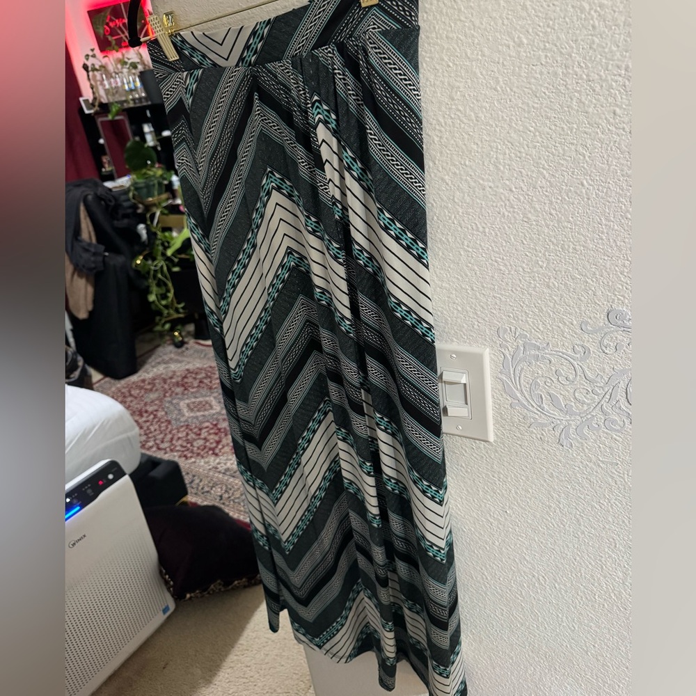 Charlotte Russe Chevron Maxi Skirt in Black and White